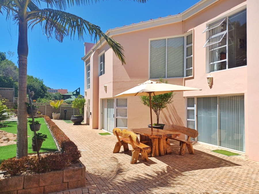 5 Bedroom Property for Sale in Outeniqua Strand Western Cape